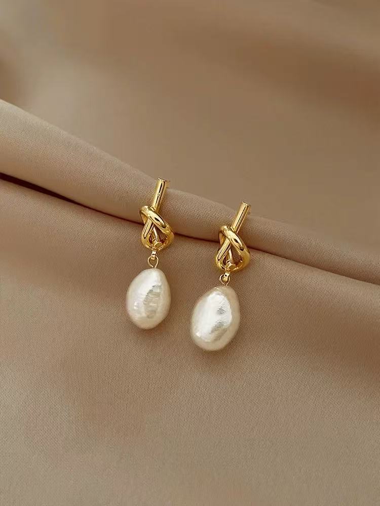 S925 Sliver gold plated Knot design Freshwater Pearl earrings(8mm)